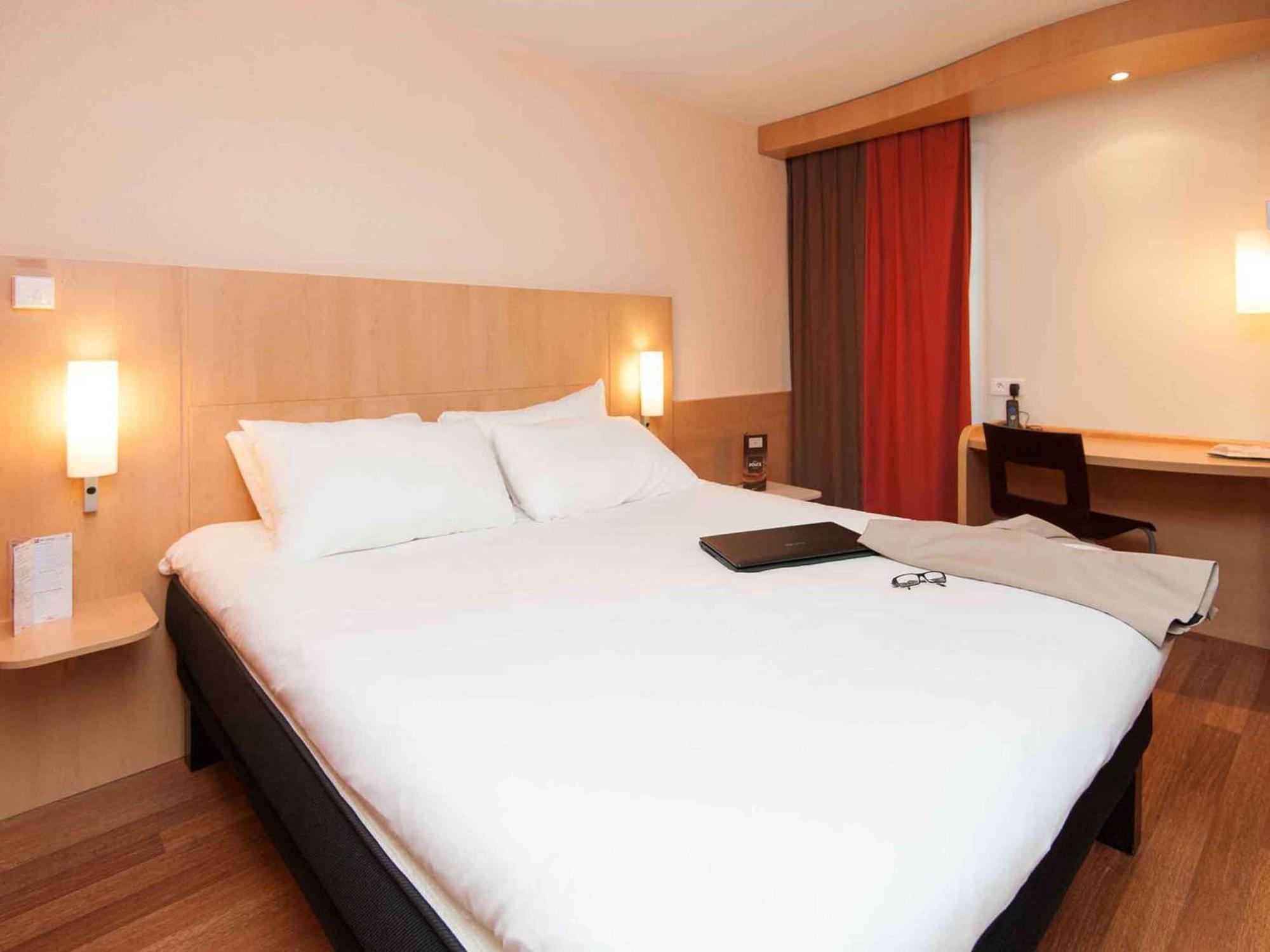 Ibis Avallon Magny  Zewnętrze zdjęcie