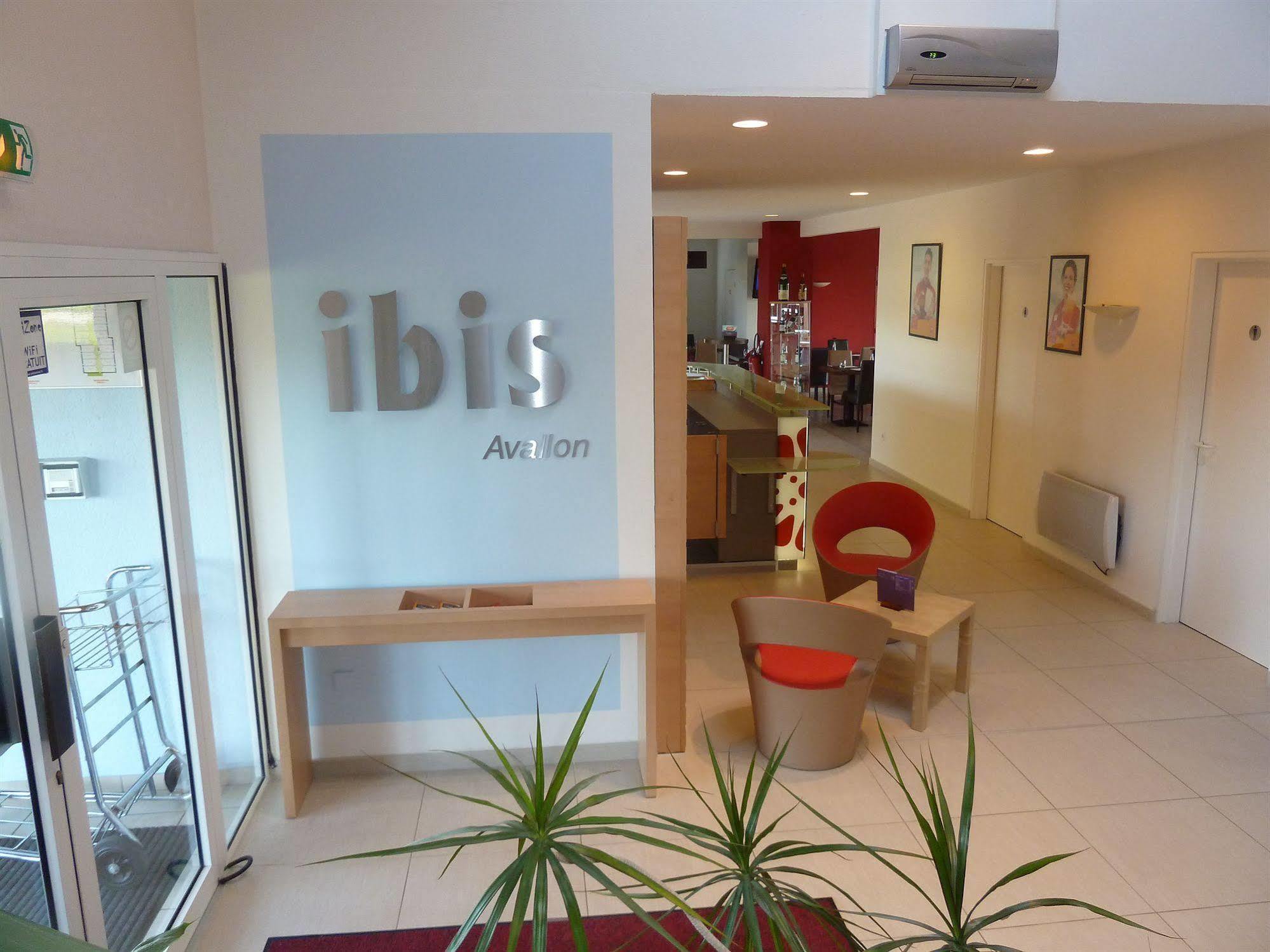 Ibis Avallon Magny  Zewnętrze zdjęcie